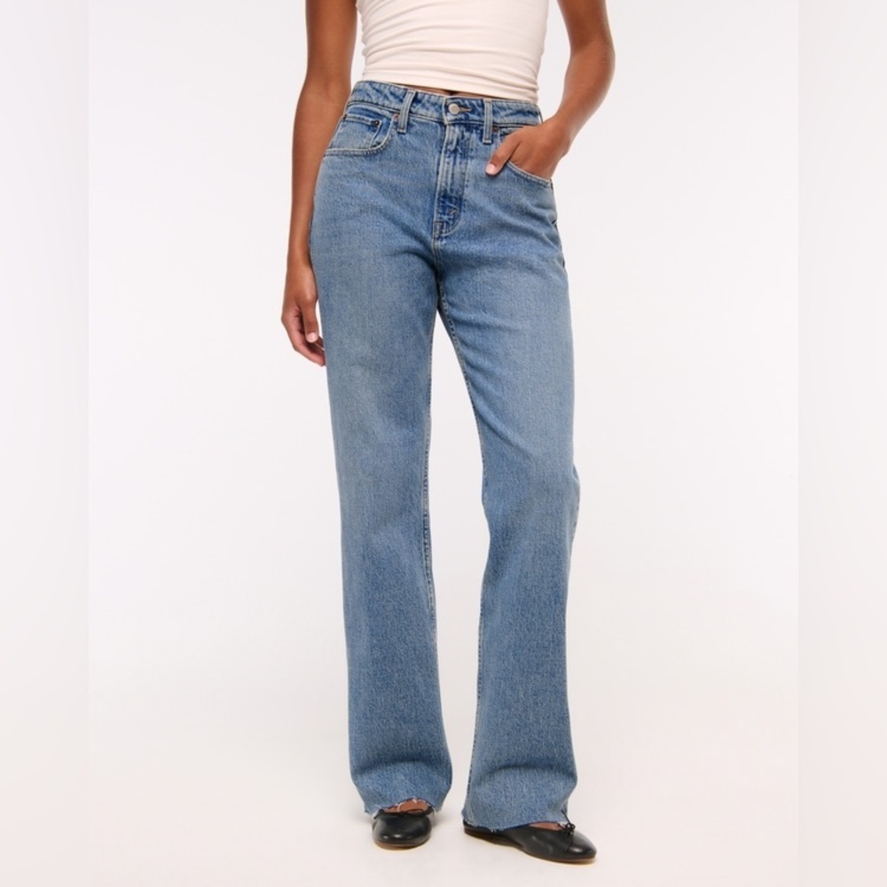 Abercrombie & Fitch High Rise 90s Relaxed Frayed Hem Jean